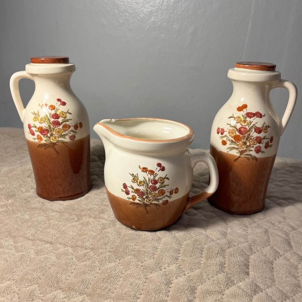 Enesco gift gallery salt, pepper shakers with cream pitcher made in Japan